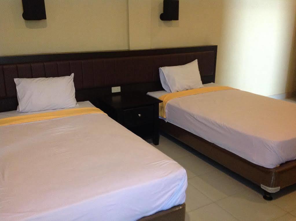 Carolina Transit Hotel Medan Luaran gambar