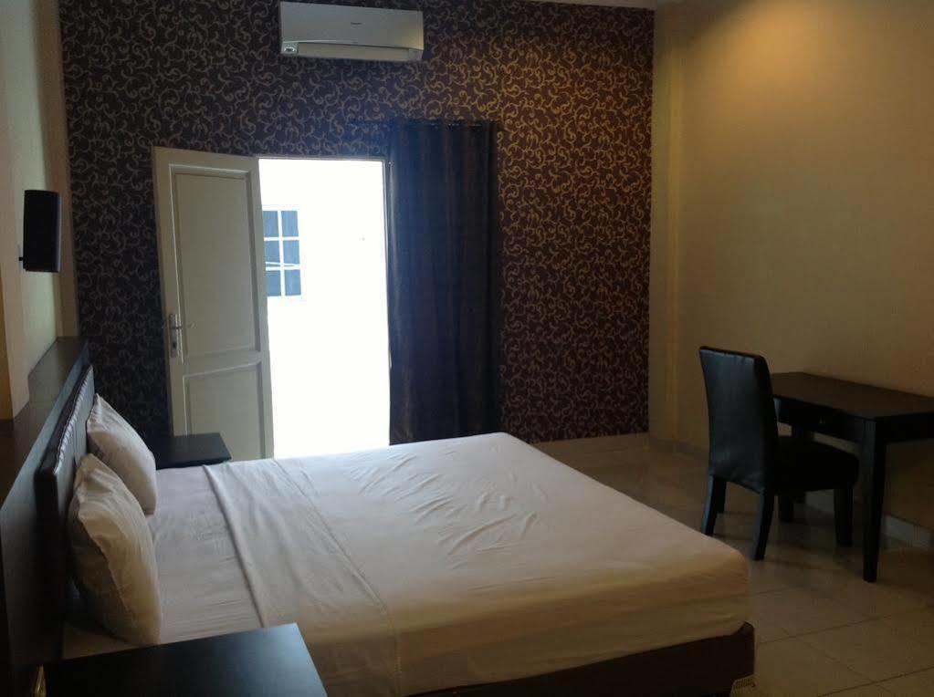Carolina Transit Hotel Medan Luaran gambar